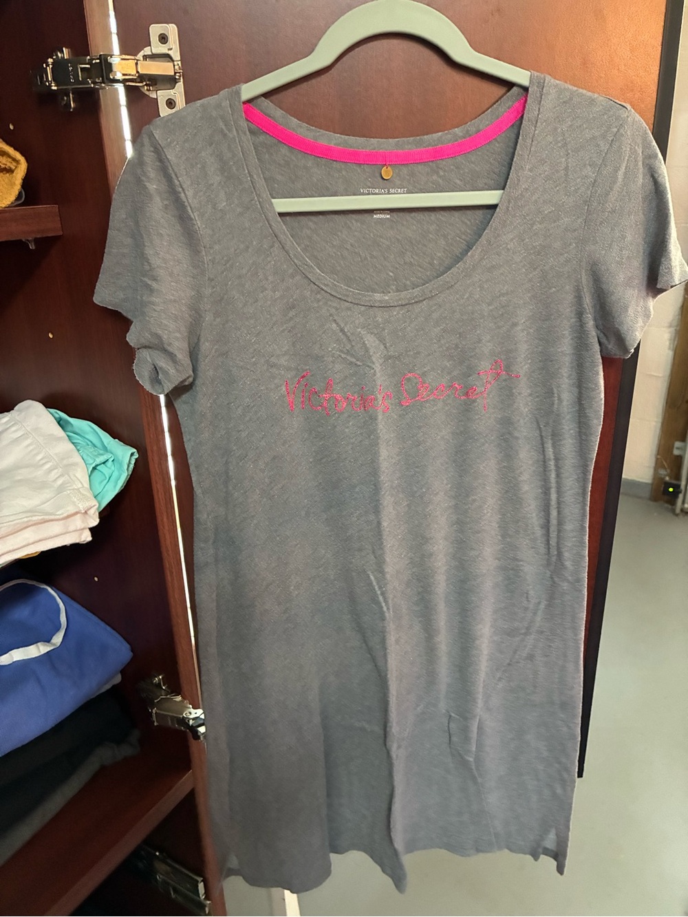Women’s Victoria's Secret Gray Tee Shirt with Pink Logo Trim Gown Size Medium